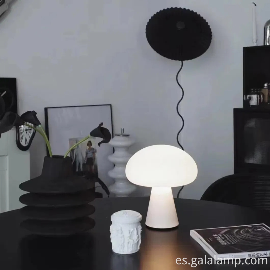 Luminosa lámpara de hongos RGBW para acampar y fiestas luz nocturna